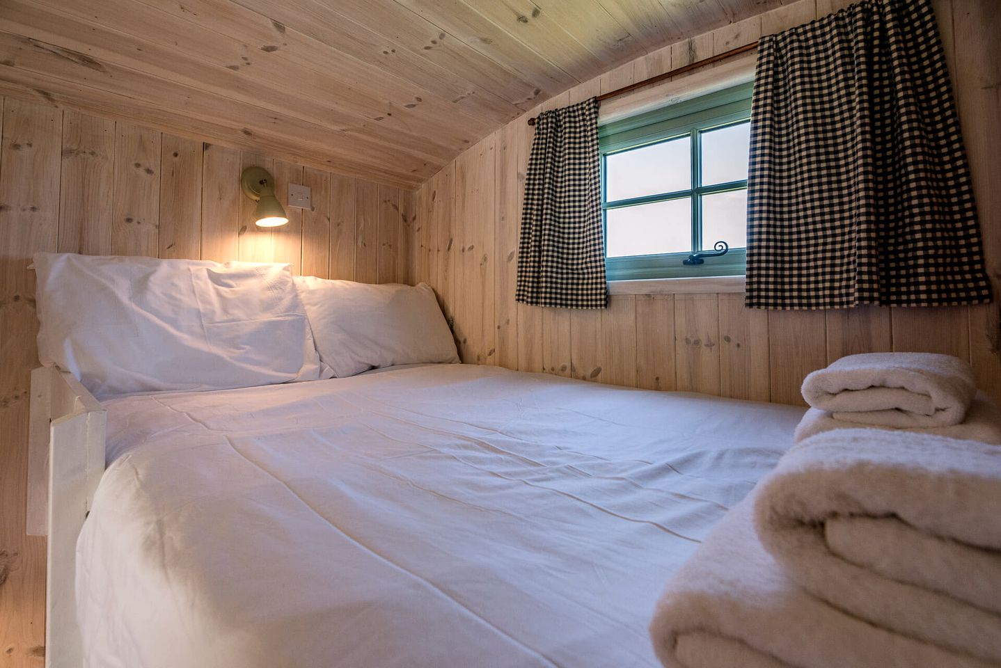 Farm Glamping Holiday in a Shepherd's Hut, Ideal to Explore Framlingham