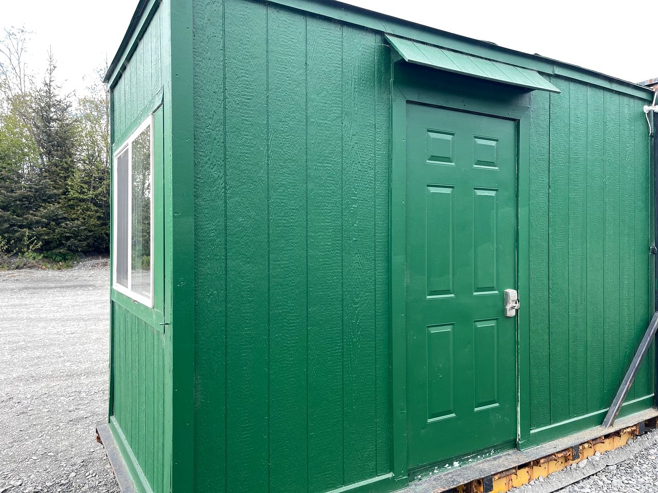 Charming Minimalist Cabin Escape with Modern Essentials in Seward, Alaska