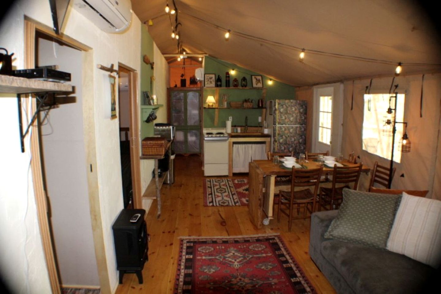 Spacious Safari Tent Surrounded by Nature for a Peaceful Family Escape in Trenton, Georgia