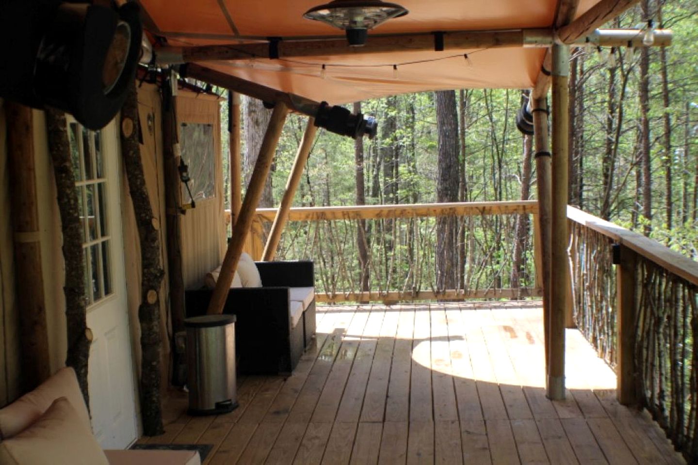 Spacious Safari Tent Surrounded by Nature for a Peaceful Family Escape in Trenton, Georgia