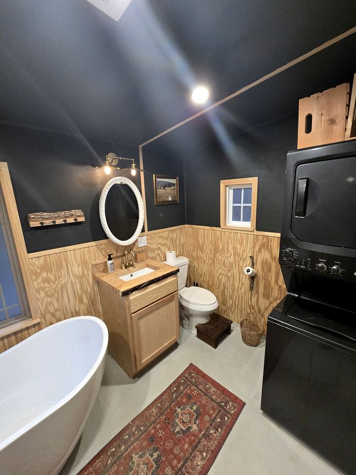 Spacious Safari Tent Surrounded by Nature for a Peaceful Family Escape in Trenton, Georgia
