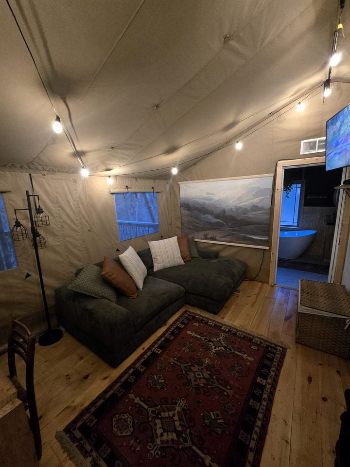 Spacious Safari Tent Surrounded by Nature for a Peaceful Family Escape in Trenton, Georgia