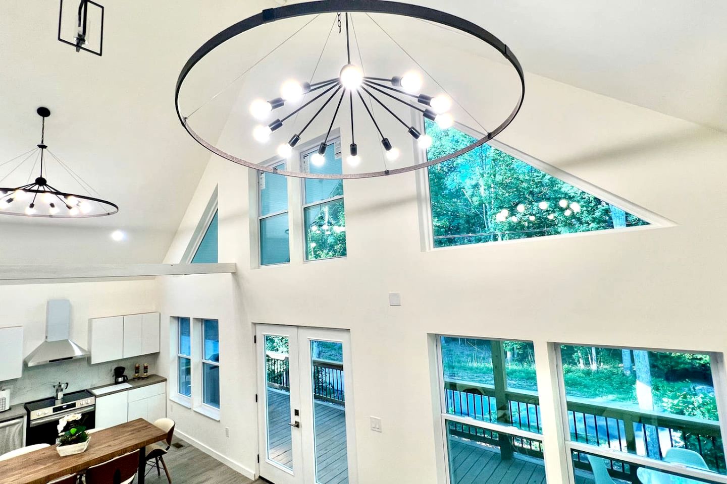 Mountain Getaway in Cozy Cabin with Fire Pit & Chef’s Kitchen in Westminster, SC