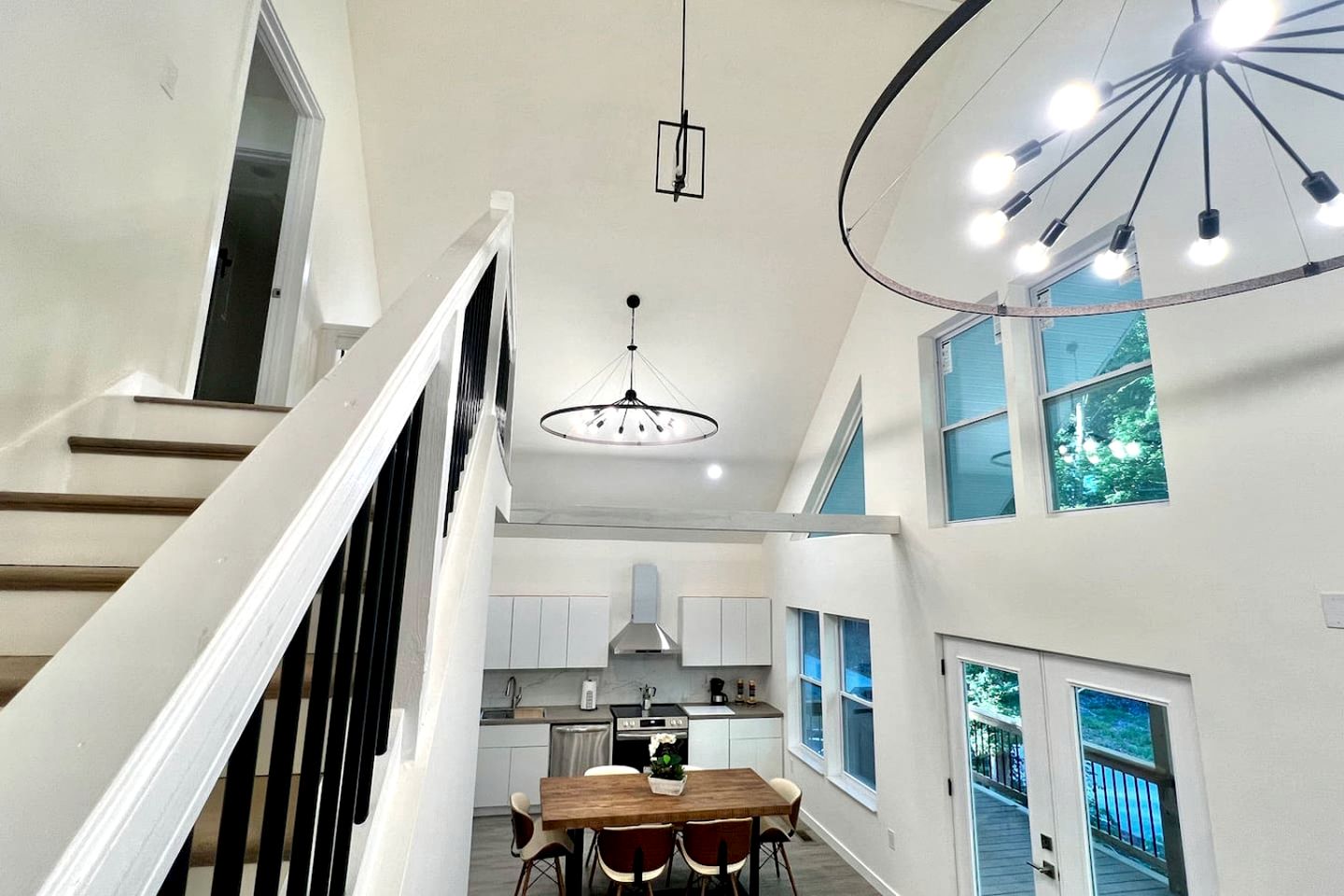 Mountain Getaway in Cozy Cabin with Fire Pit & Chef’s Kitchen in Westminster, SC