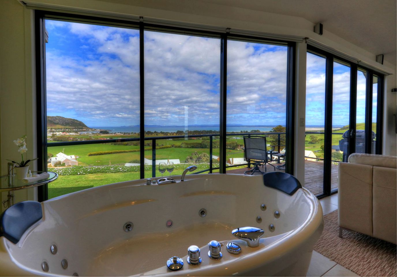 Elegant Lodge Suite with Beach and Countryside Views near Smithton, Tasmania