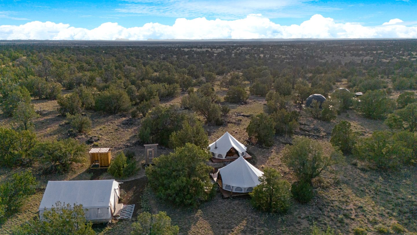 Secluded Luxury Glamping Tent with Fire Pit & Stargazing near Grand Canyon South Rim, Arizona