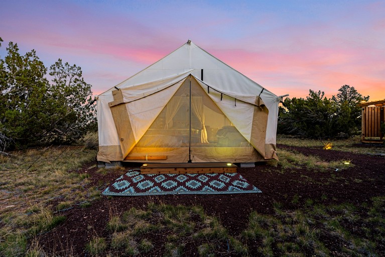 Secluded Luxury Glamping Tent with Fire Pit & Stargazing near Grand Canyon South Rim, Arizona