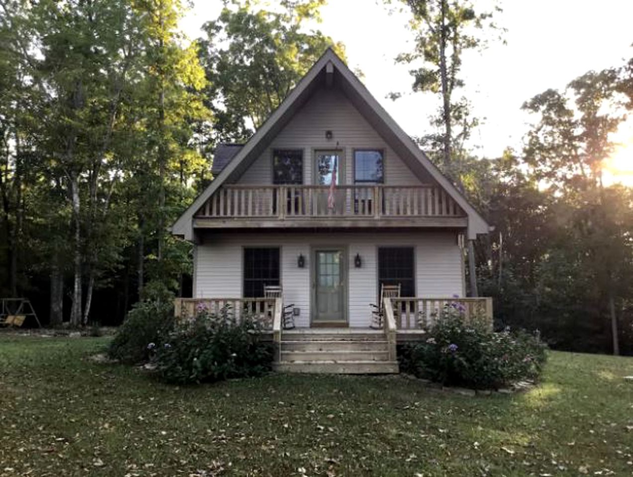 Charming A-Frame Cabin in Amish Country near Green River Lake State Park in Liberty, Kentucky