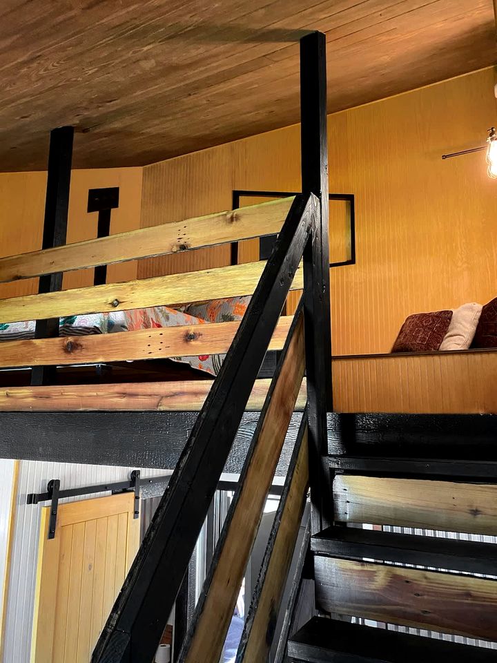 Rustic Horse Stall Suite B&B Near Nashville and has Private Bath, Loft Beds & Country Breakfast