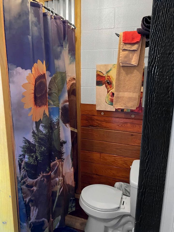 Rustic Tennessee Bed & Breakfast – Country Barn Breakfast & Private Bath Near Wildlife Preserves