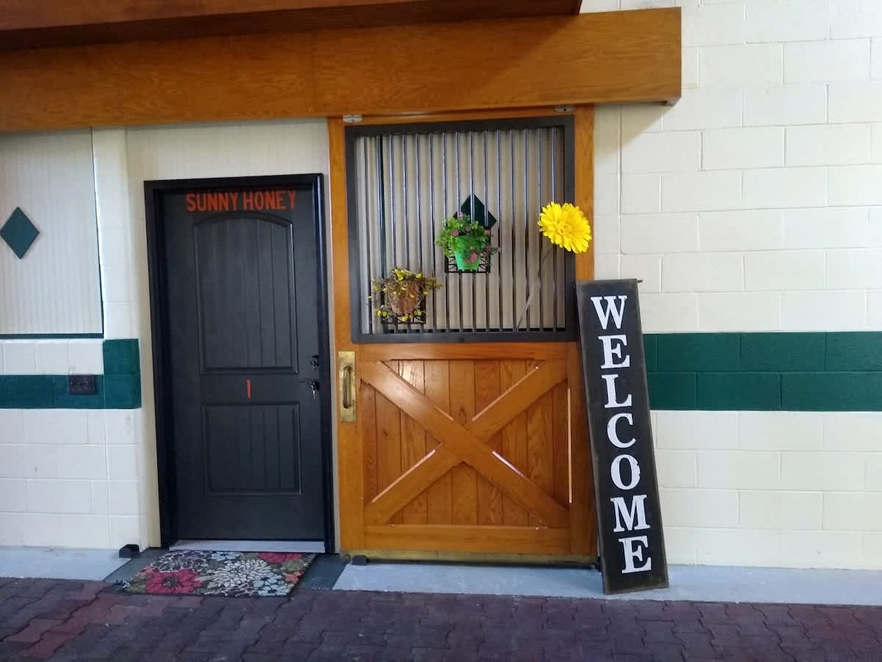 Rustic Stall B&B with Country Breakfast & Bonfires near Old Hickory Lake – Gallatin, Tennessee