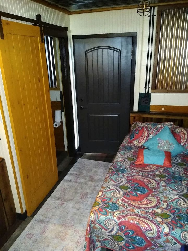 Rustic Stall B&B with Country Breakfast & Bonfires near Old Hickory Lake – Gallatin, Tennessee