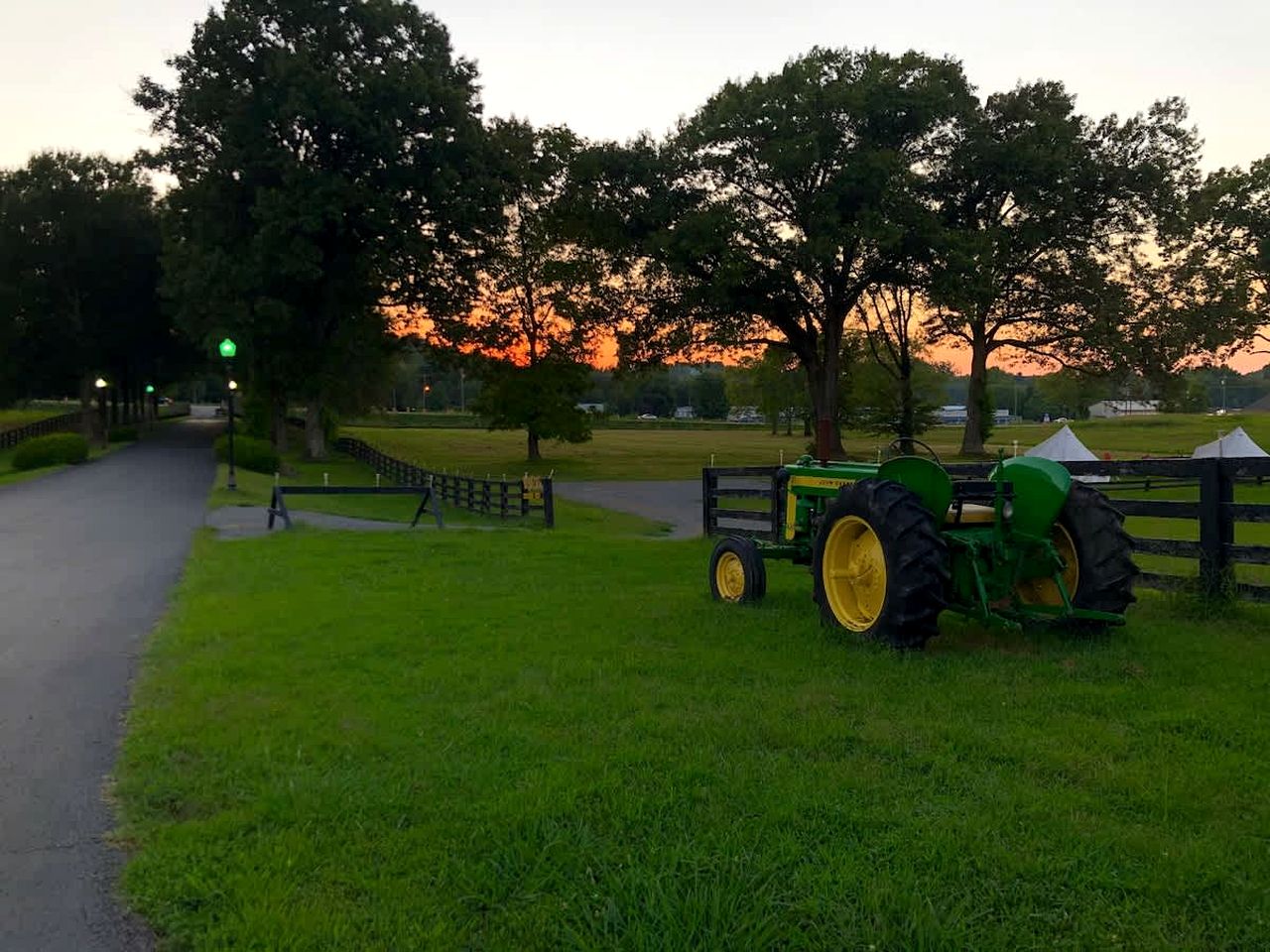 Rustic Farmhouse Stay with Country Breakfast & Private Bath near Old Hickory Lake – Gallatin, Tennessee