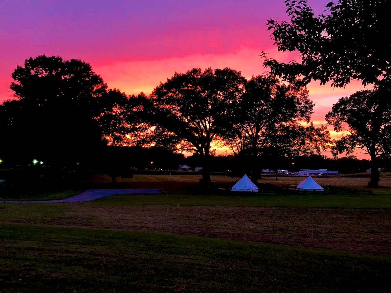 Rustic Farmhouse Stay with Country Breakfast & Private Bath near Old Hickory Lake – Gallatin, Tennessee