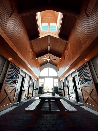 Scenic Barn B&B with Private Bath & Country Breakfast near Old Hickory Lake – Gallatin, Tennessee