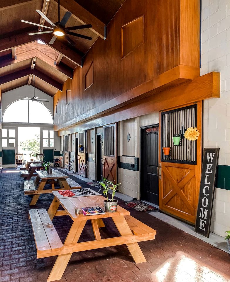 Rustic Horse Stall Suite with Private Bath & Country Breakfast near Old Hickory Lake