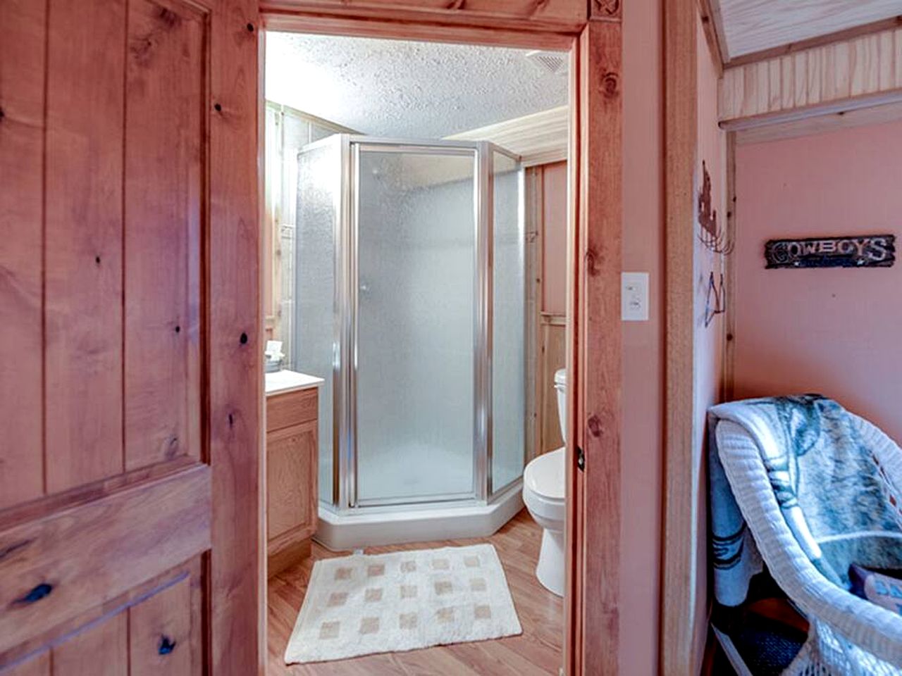 Impressive Wooden Cabin in Round Top, Texas