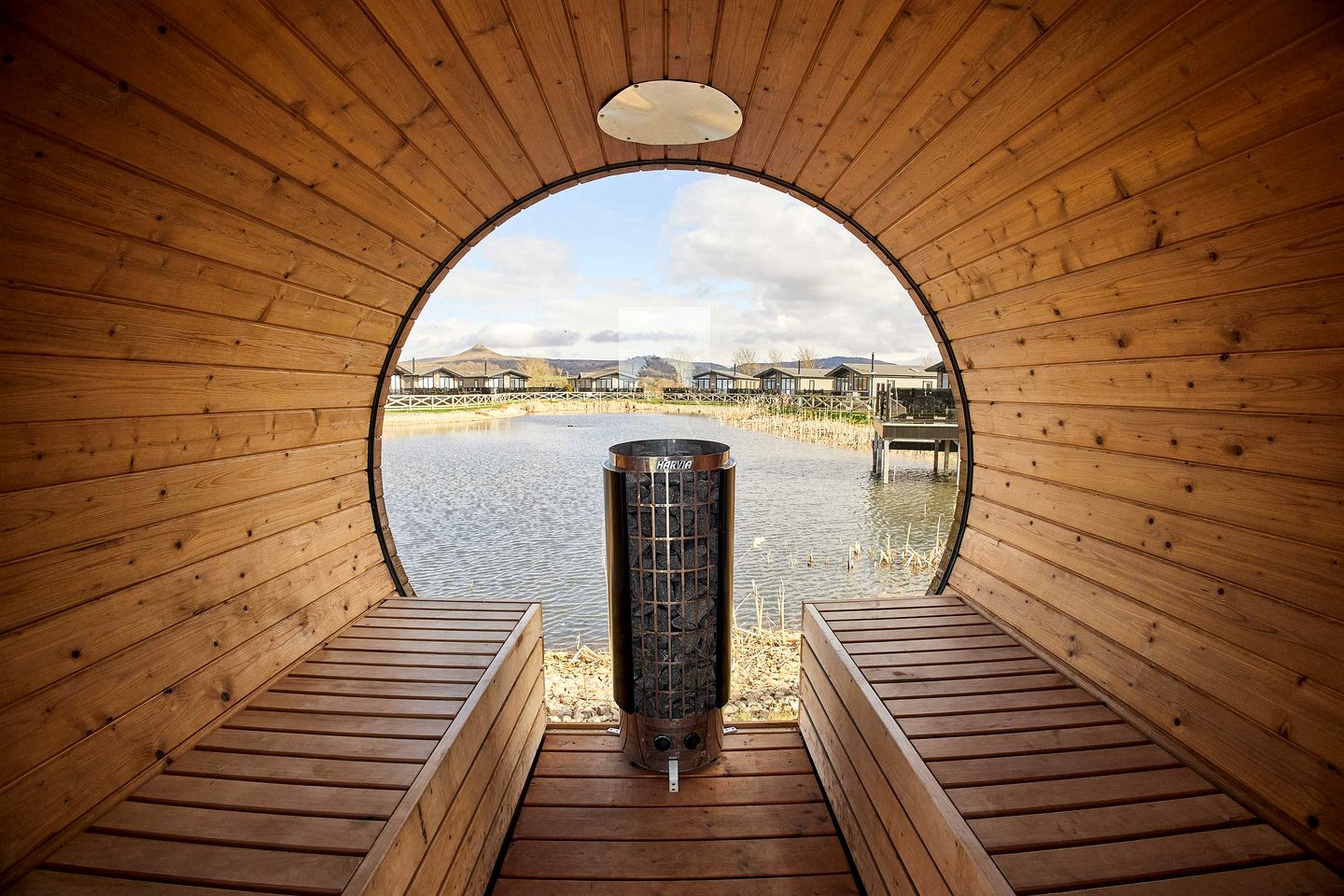 Luxury Lodge Retreat with Lake Views & Hot Tub near Roseberry Topping in Great Ayton, North Yorkshire