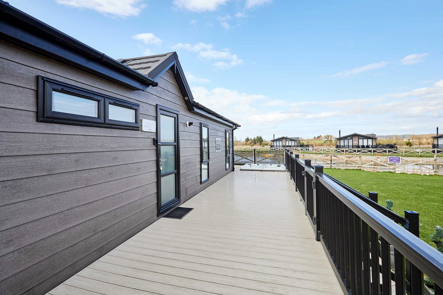 Tranquil Lakeview Lodges with Hot Tubs near Roseberry Topping, Great Ayton North Yorkshire