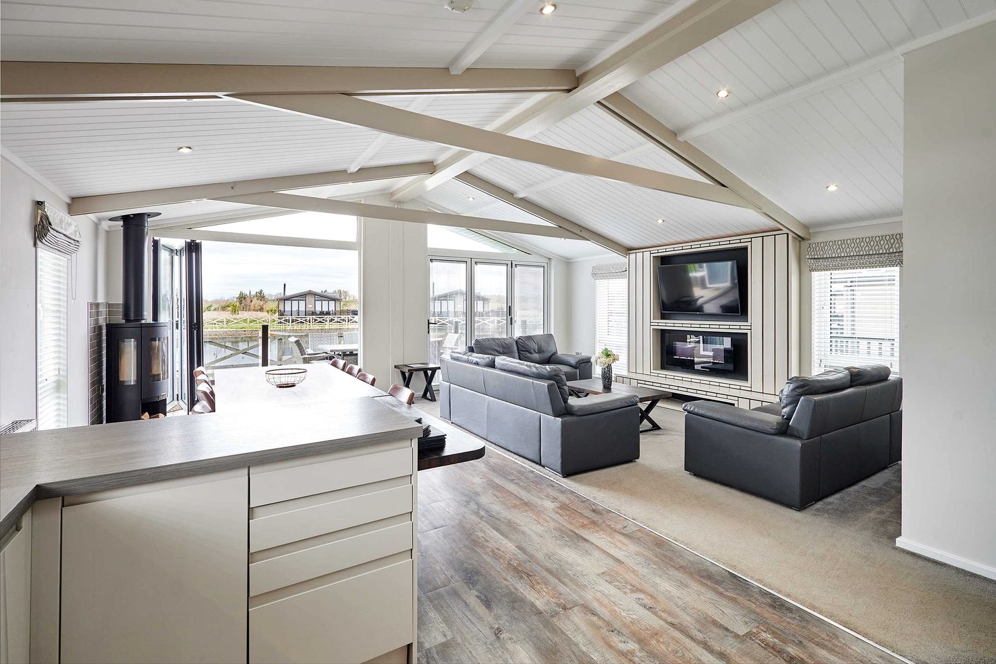 Tranquil Lakeview Lodges with Hot Tubs near Roseberry Topping, Great Ayton North Yorkshire