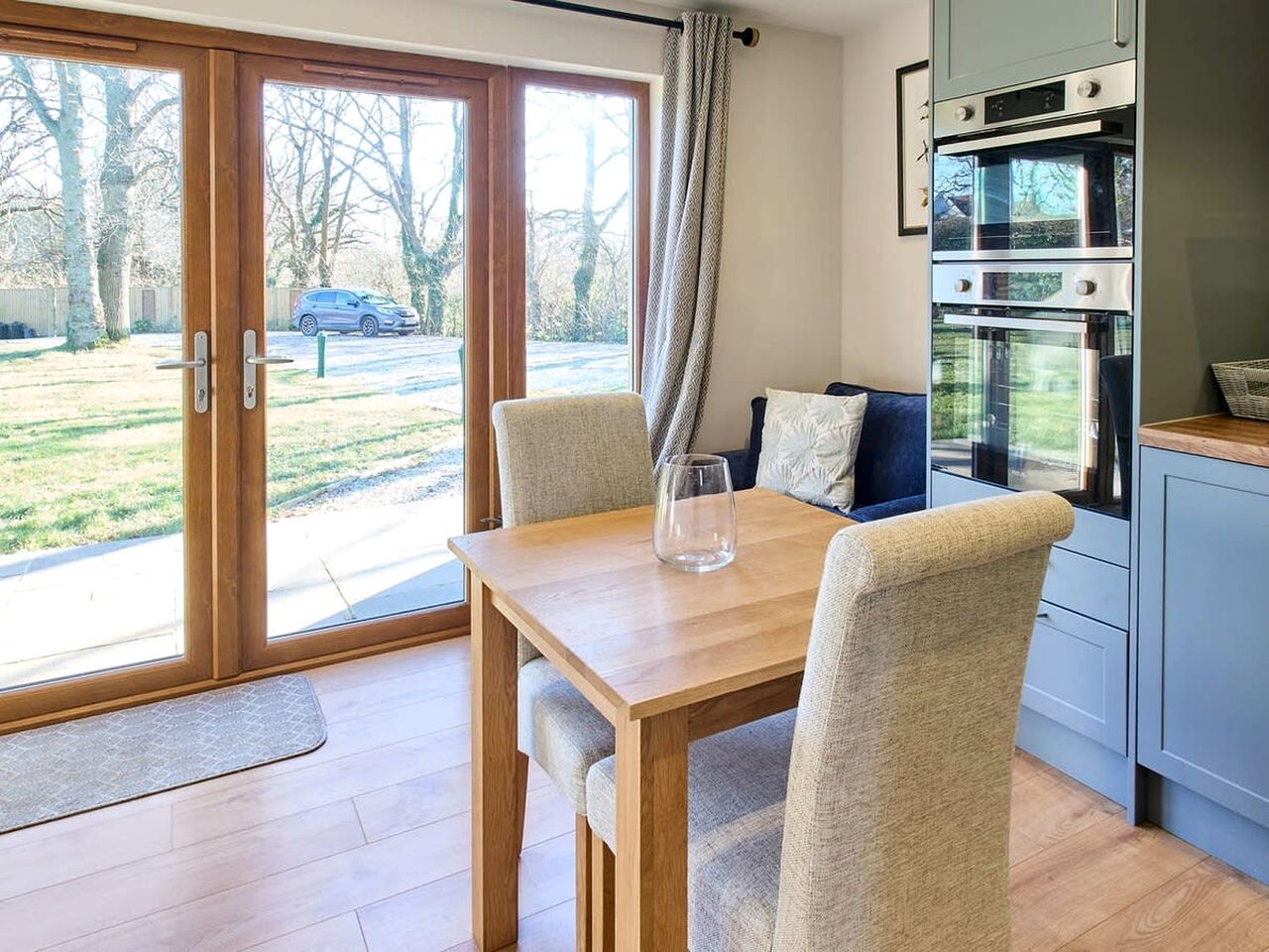 Charming Barn Retreat with Tennis Court near Ashford, Kent