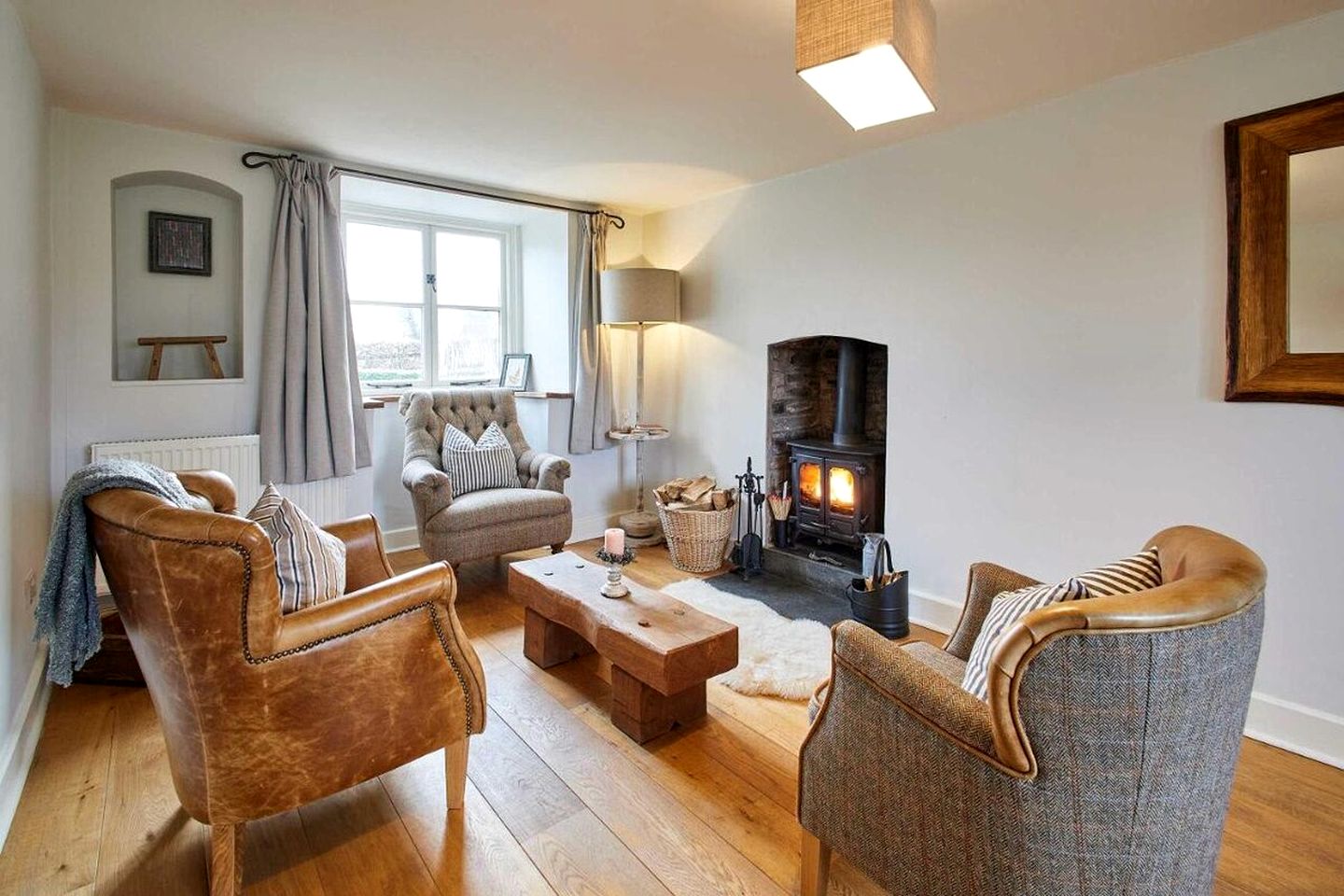 Luxurious Farmhouse with Cinema, Sauna & Hot Tub near Hay-on-Wye in the Brecon Beacons, Wales