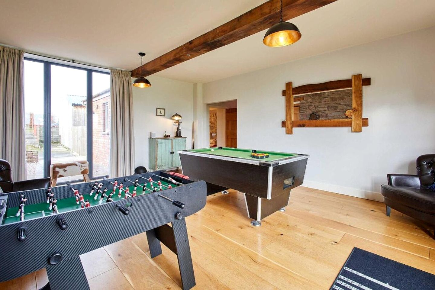 Luxurious Farmhouse with Cinema, Sauna & Hot Tub near Hay-on-Wye in the Brecon Beacons, Wales