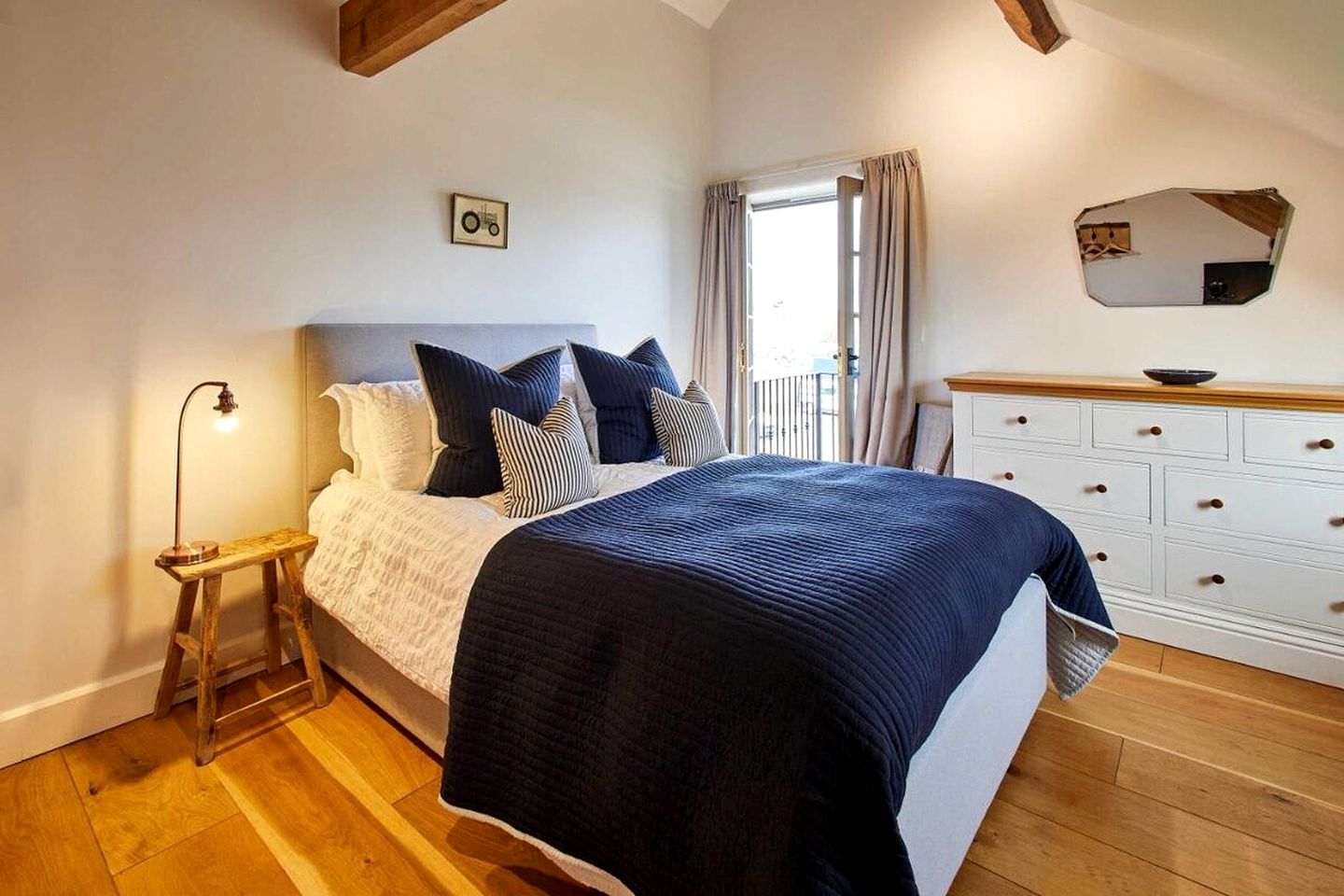 Luxurious Farmhouse with Cinema, Sauna & Hot Tub near Hay-on-Wye in the Brecon Beacons, Wales