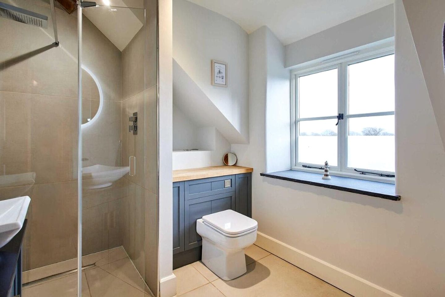Luxurious Farmhouse with Cinema, Sauna & Hot Tub near Hay-on-Wye in the Brecon Beacons, Wales