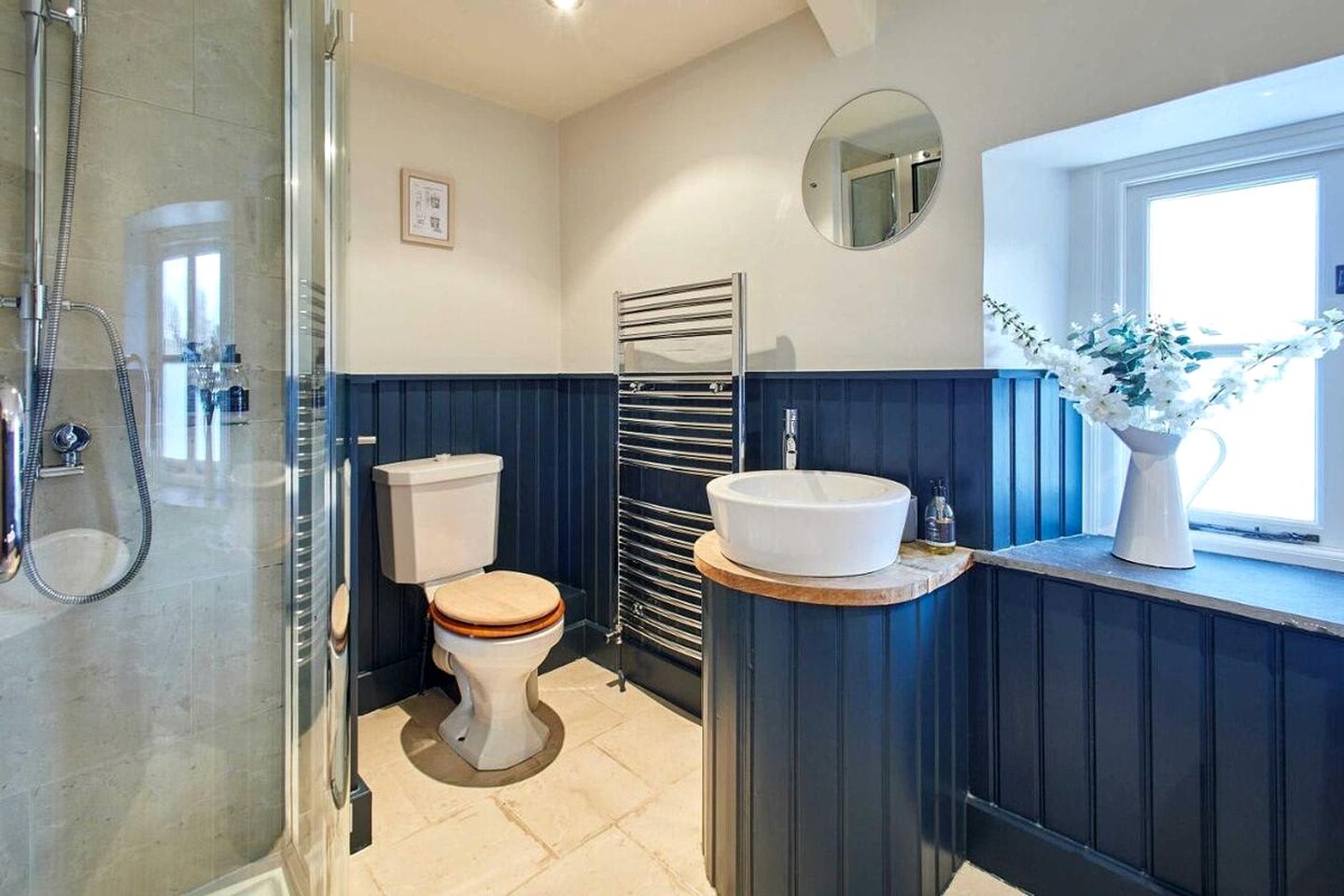 Luxurious Farmhouse with Cinema, Sauna & Hot Tub near Hay-on-Wye in the Brecon Beacons, Wales