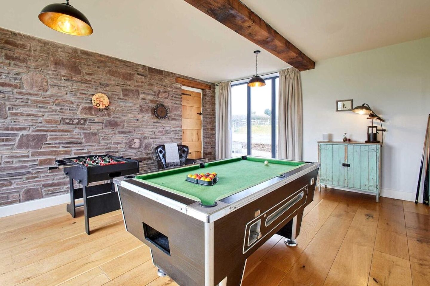 Luxurious Farmhouse with Cinema, Sauna & Hot Tub near Hay-on-Wye in the Brecon Beacons, Wales