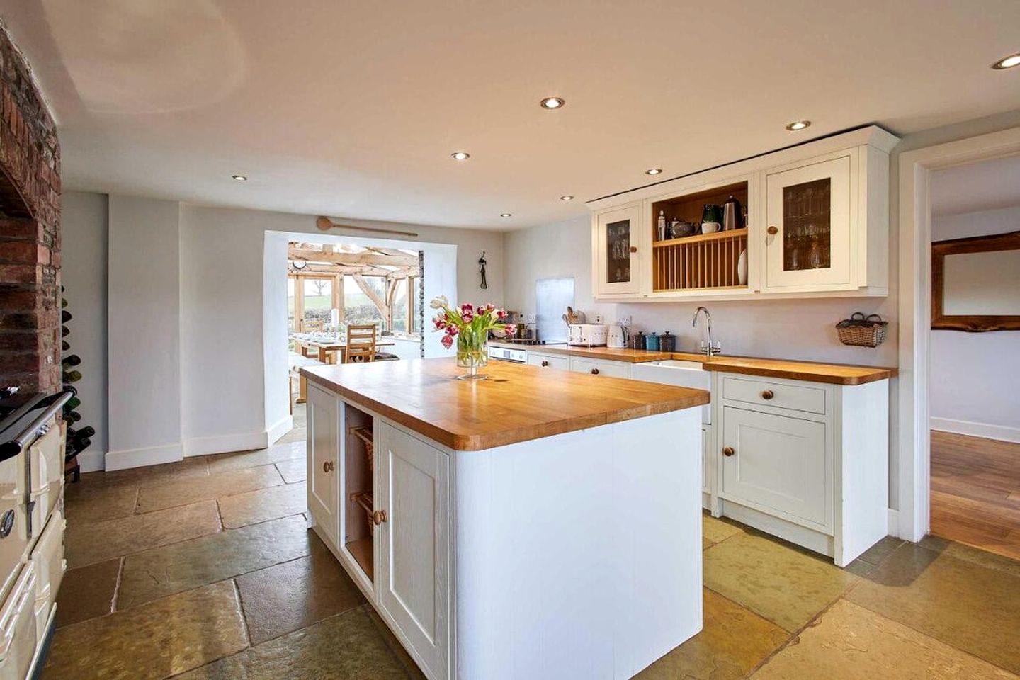 Luxurious Farmhouse with Cinema, Sauna & Hot Tub near Hay-on-Wye in the Brecon Beacons, Wales