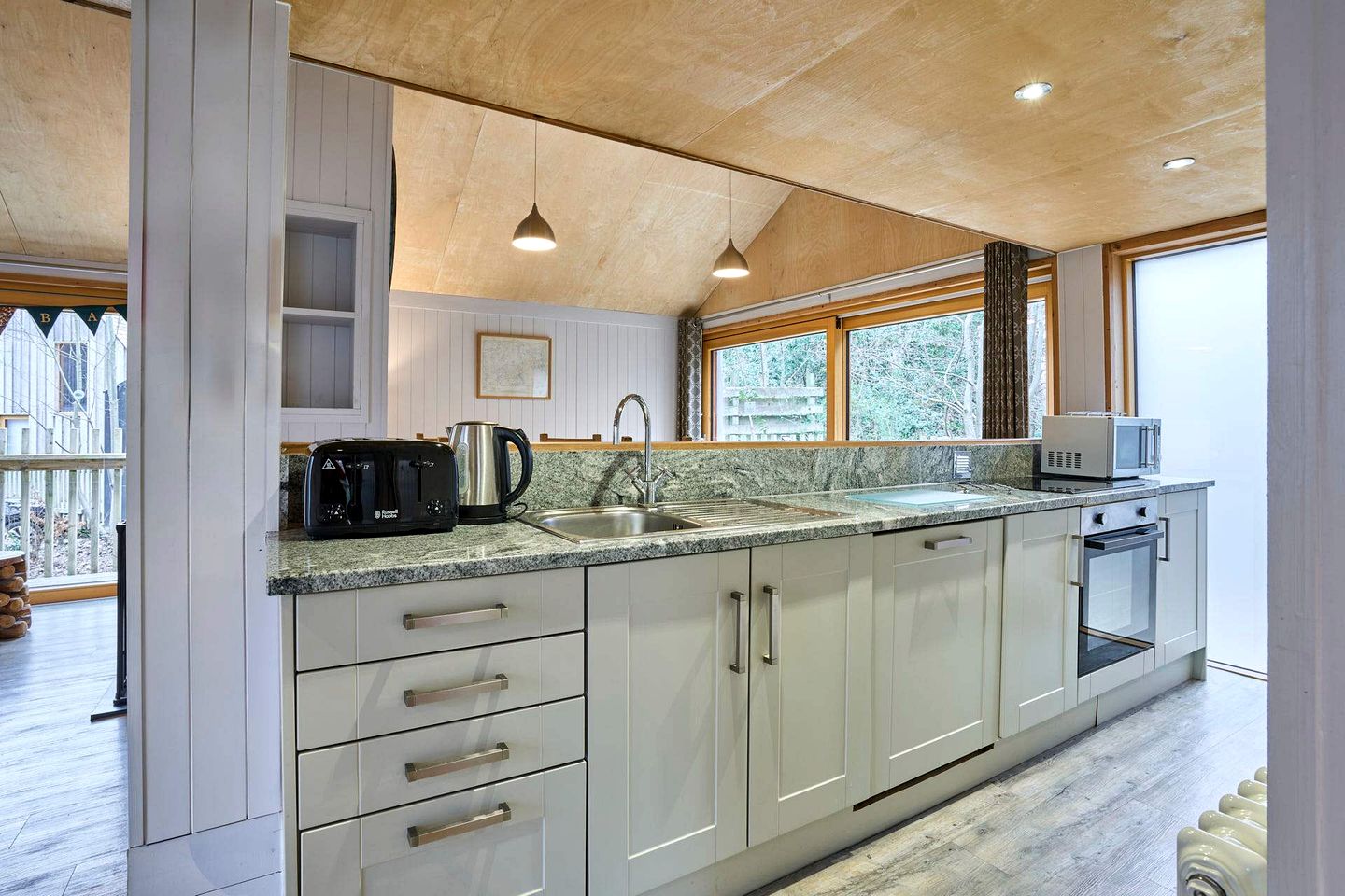 Charming Forest Lodge with Hot Tub near Jurassic Coast in Wareham, Dorset