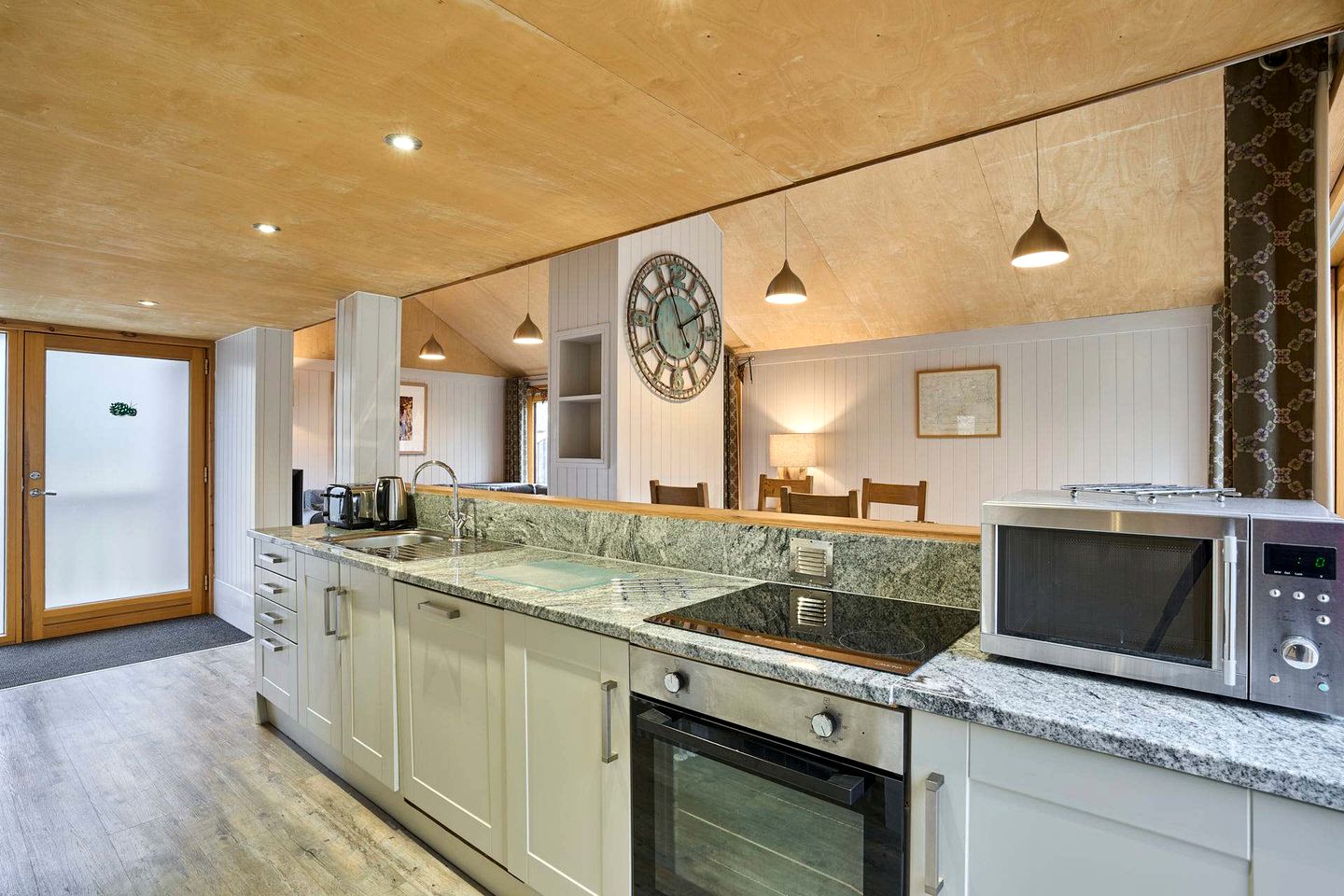 Charming Forest Lodge with Hot Tub near Jurassic Coast in Wareham, Dorset