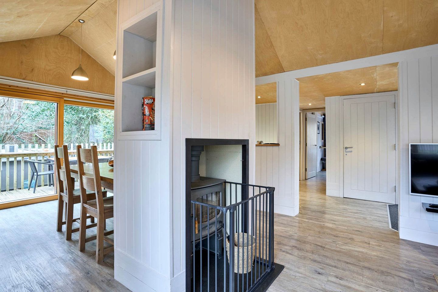Charming Forest Lodge with Hot Tub near Jurassic Coast in Wareham, Dorset