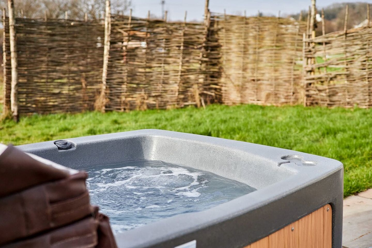 Luxury Tiny Home with Hot Tub and Log Burner near Hay-on-Wye, Black Mountains, Wales