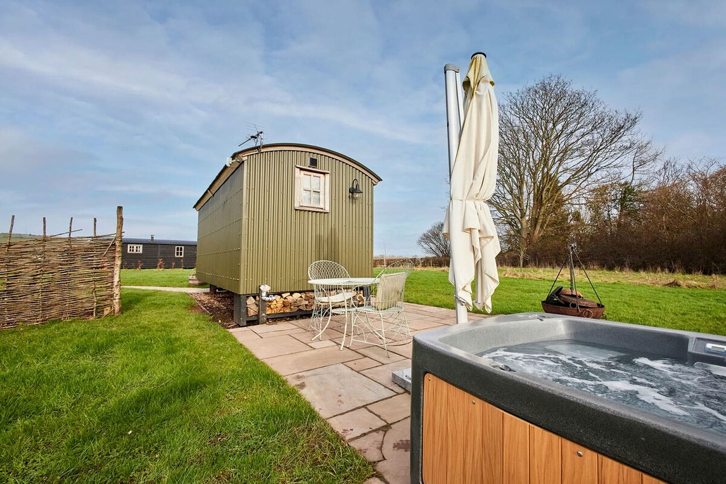 Luxury Tiny Home with Hot Tub and Log Burner near Hay-on-Wye, Black Mountains, Wales