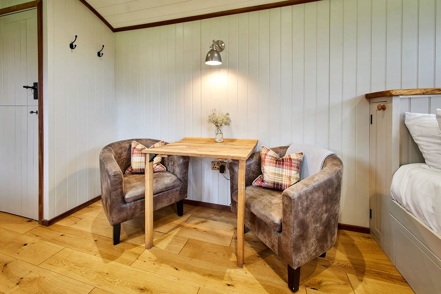 Luxury Tiny Home with Hot Tub and Log Burner near Hay-on-Wye, Black Mountains, Wales