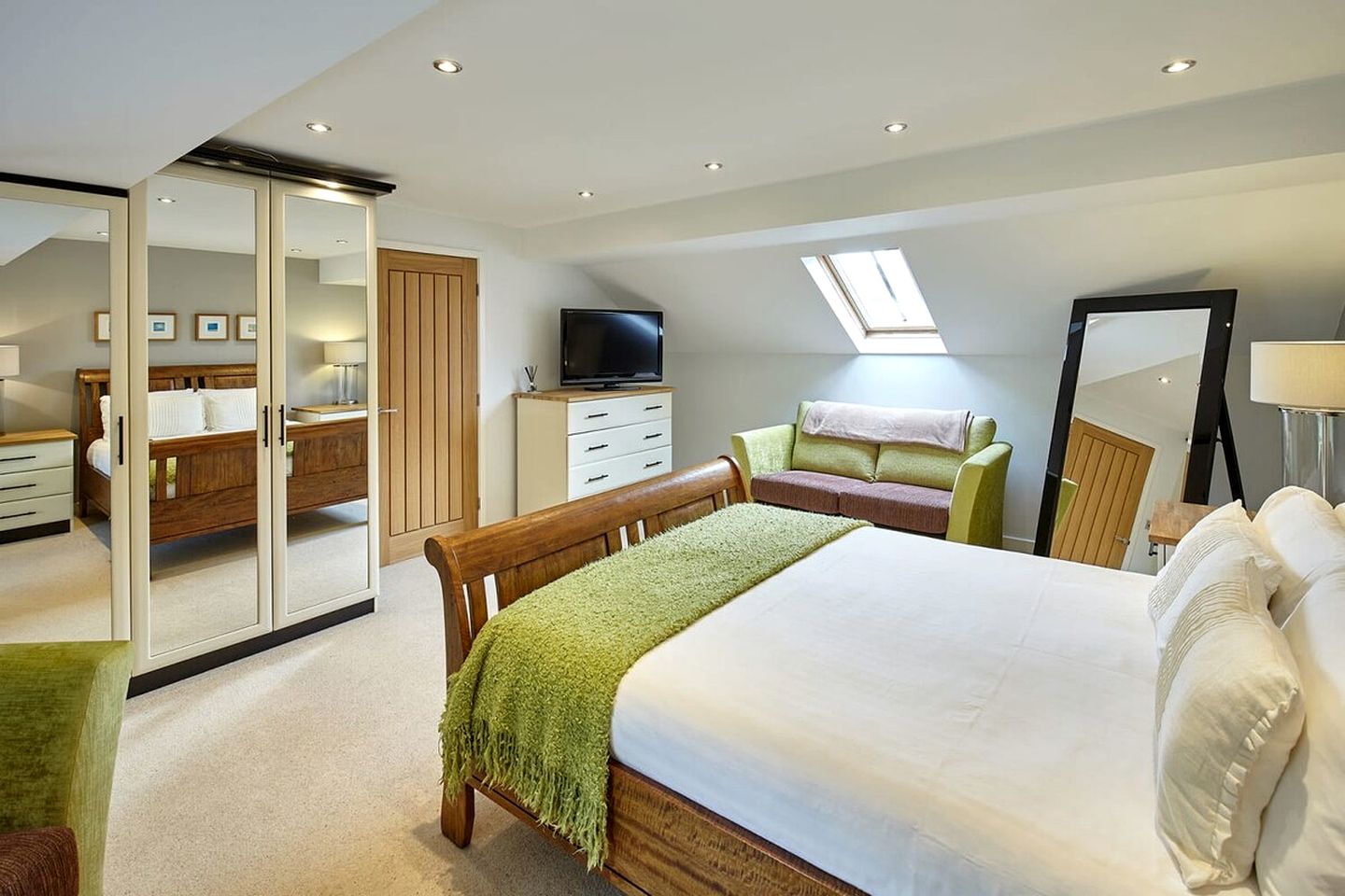 Spacious Holiday Home with Conservatory and Enclosed Garden near the Beach in Newton-by-the-Sea, Northumberland