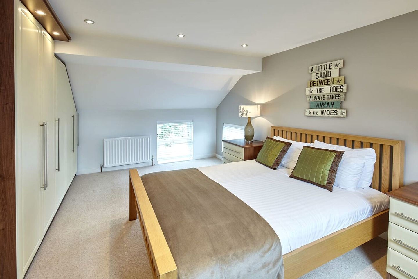 Spacious Holiday Home with Conservatory and Enclosed Garden near the Beach in Newton-by-the-Sea, Northumberland