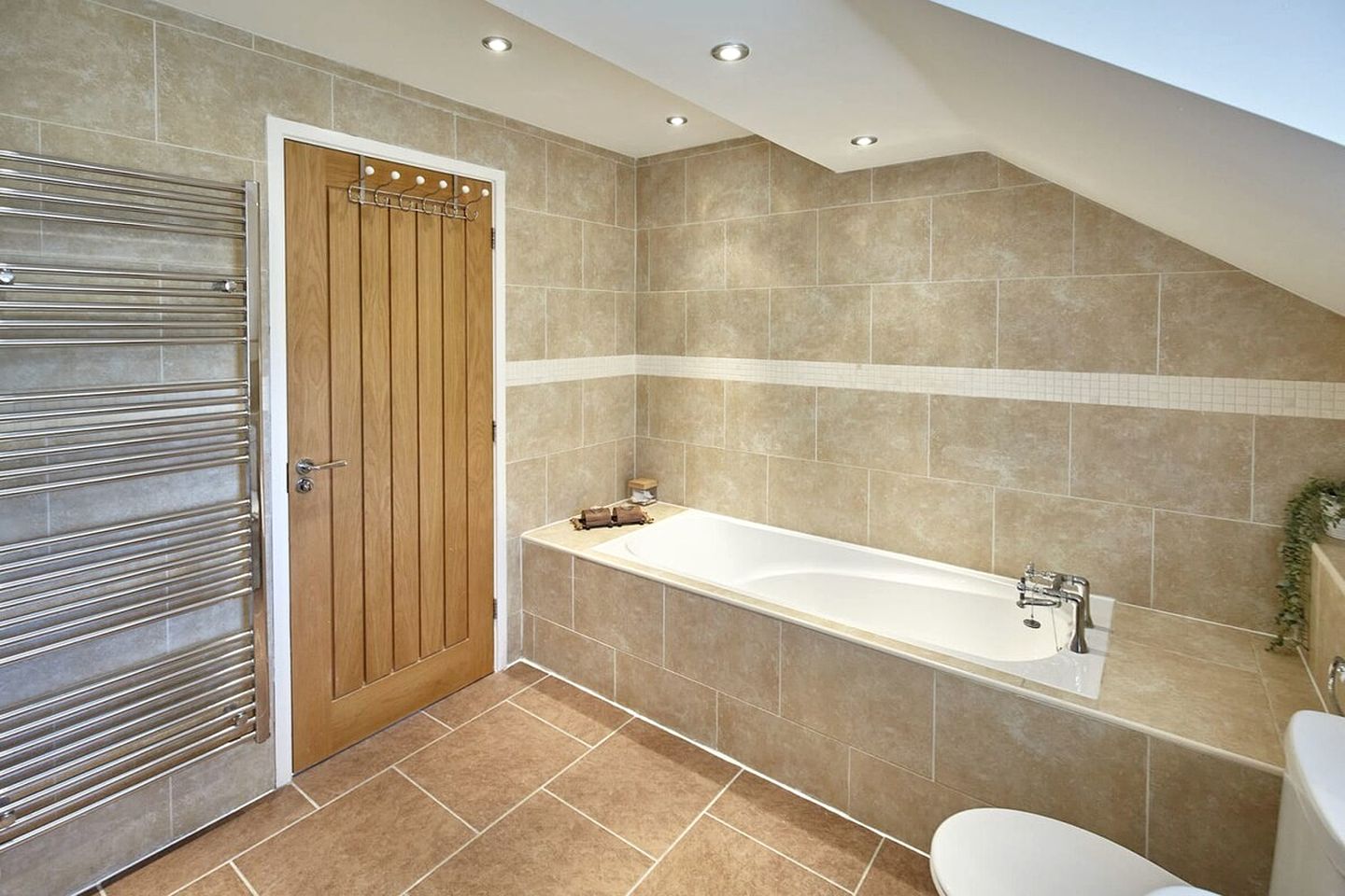 Spacious Holiday Home with Conservatory and Enclosed Garden near the Beach in Newton-by-the-Sea, Northumberland