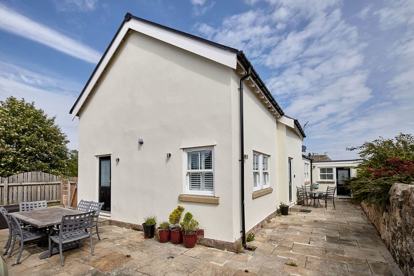 Spacious Holiday Home with Conservatory and Enclosed Garden near the Beach in Newton-by-the-Sea, Northumberland