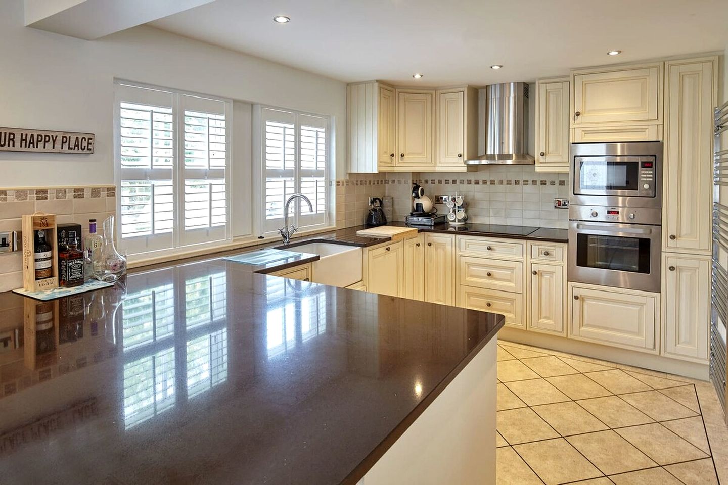 Spacious Holiday Home with Conservatory and Enclosed Garden near the Beach in Newton-by-the-Sea, Northumberland