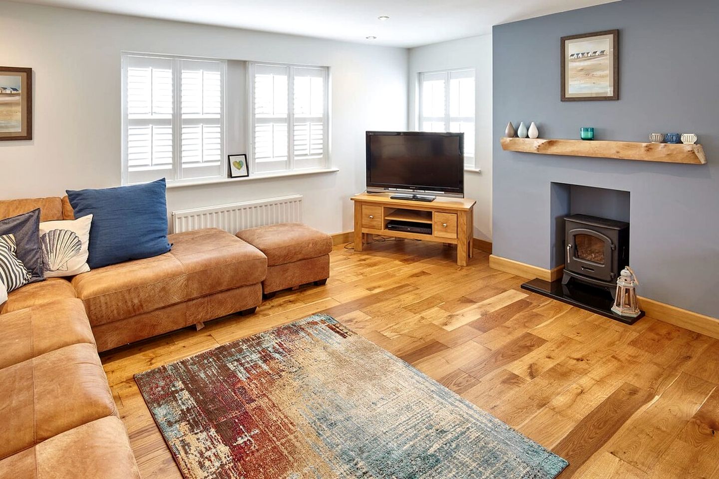 Spacious Holiday Home with Conservatory and Enclosed Garden near the Beach in Newton-by-the-Sea, Northumberland