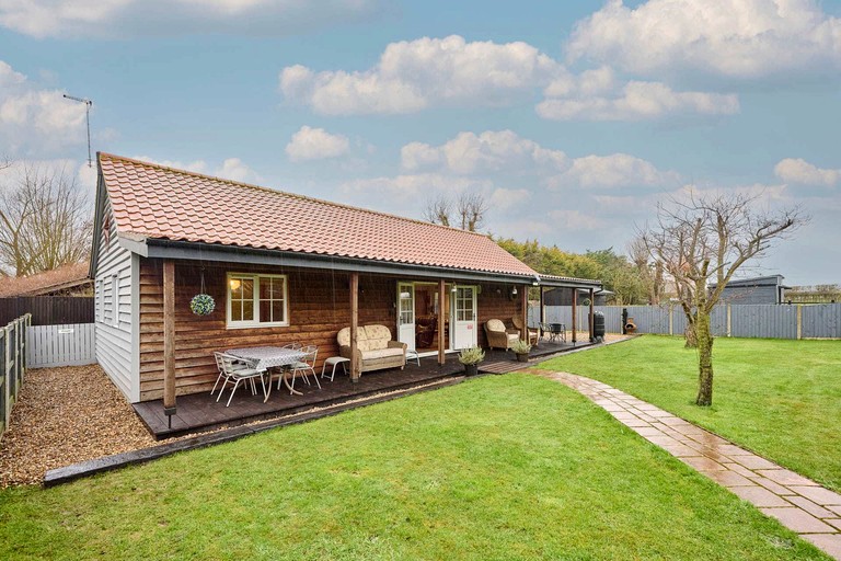 Tranquil Norfolk Lodge with Private Garden near Erpingham, North Norfolk