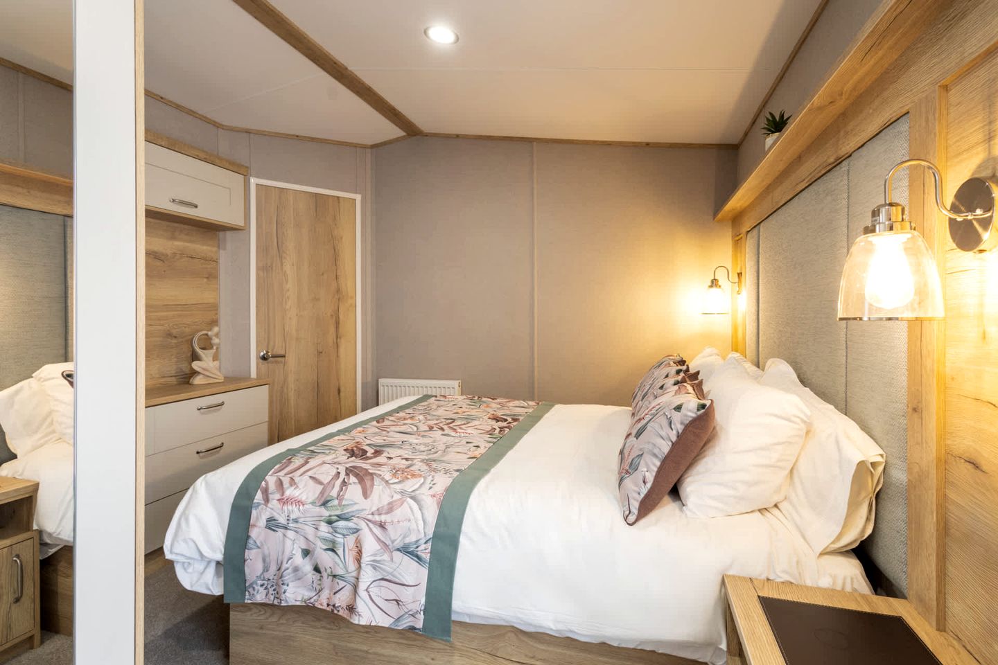 Luxurious Dog-Friendly Lodge with Beautiful Deck near the North York Moors National Park, England