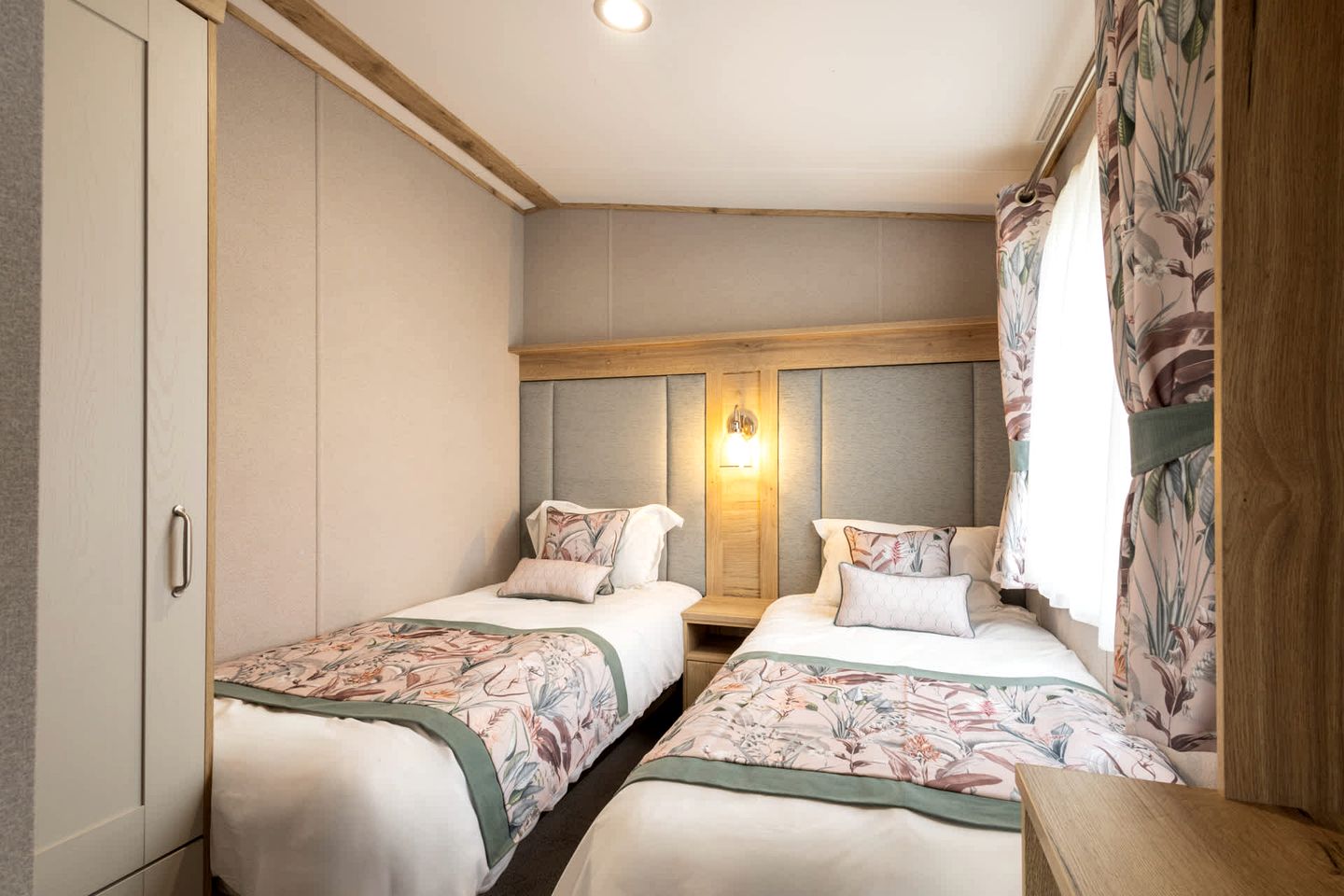 Luxurious Dog-Friendly Lodge with Beautiful Deck near the North York Moors National Park, England