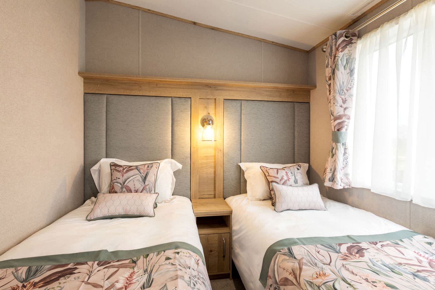 Luxurious Dog-Friendly Lodge with Beautiful Deck near the North York Moors National Park, England