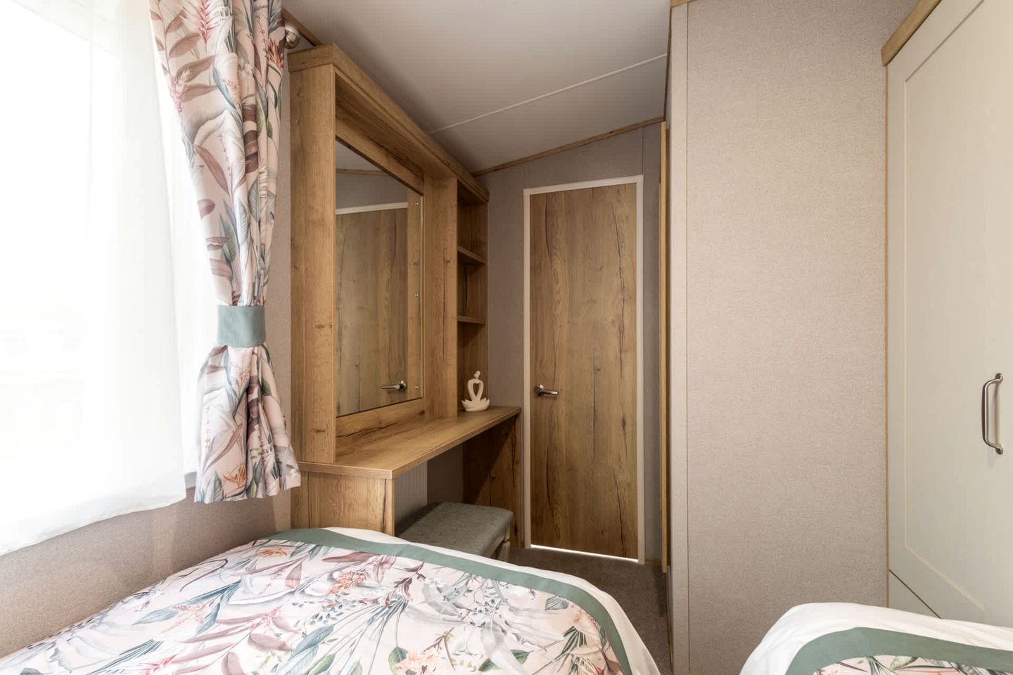 Luxurious Dog-Friendly Lodge with Beautiful Deck near the North York Moors National Park, England
