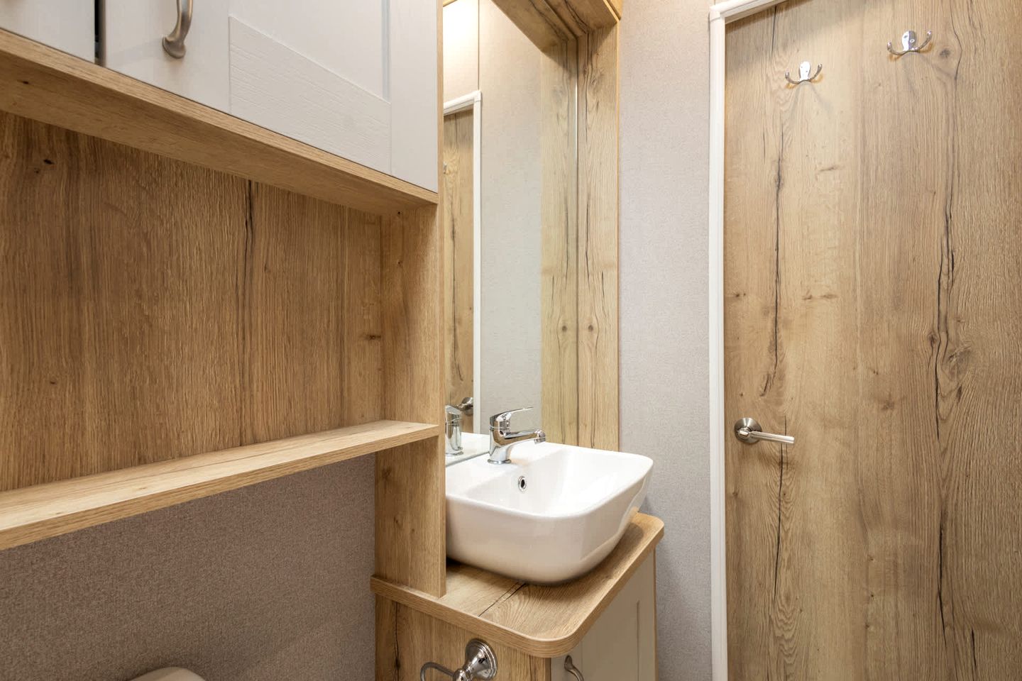 Luxurious Dog-Friendly Lodge with Beautiful Deck near the North York Moors National Park, England